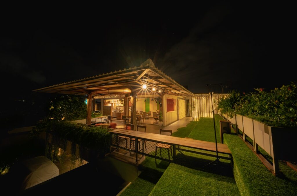 Banave Cafe & Lounge